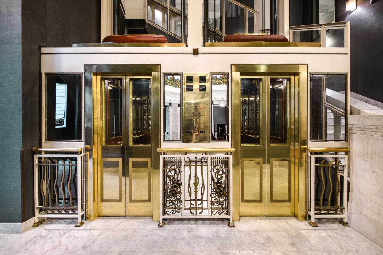 Hotel Bristol, A Luxury Collection Hotel, Warsaw Luaran gambar The elevators at the top of the staircase