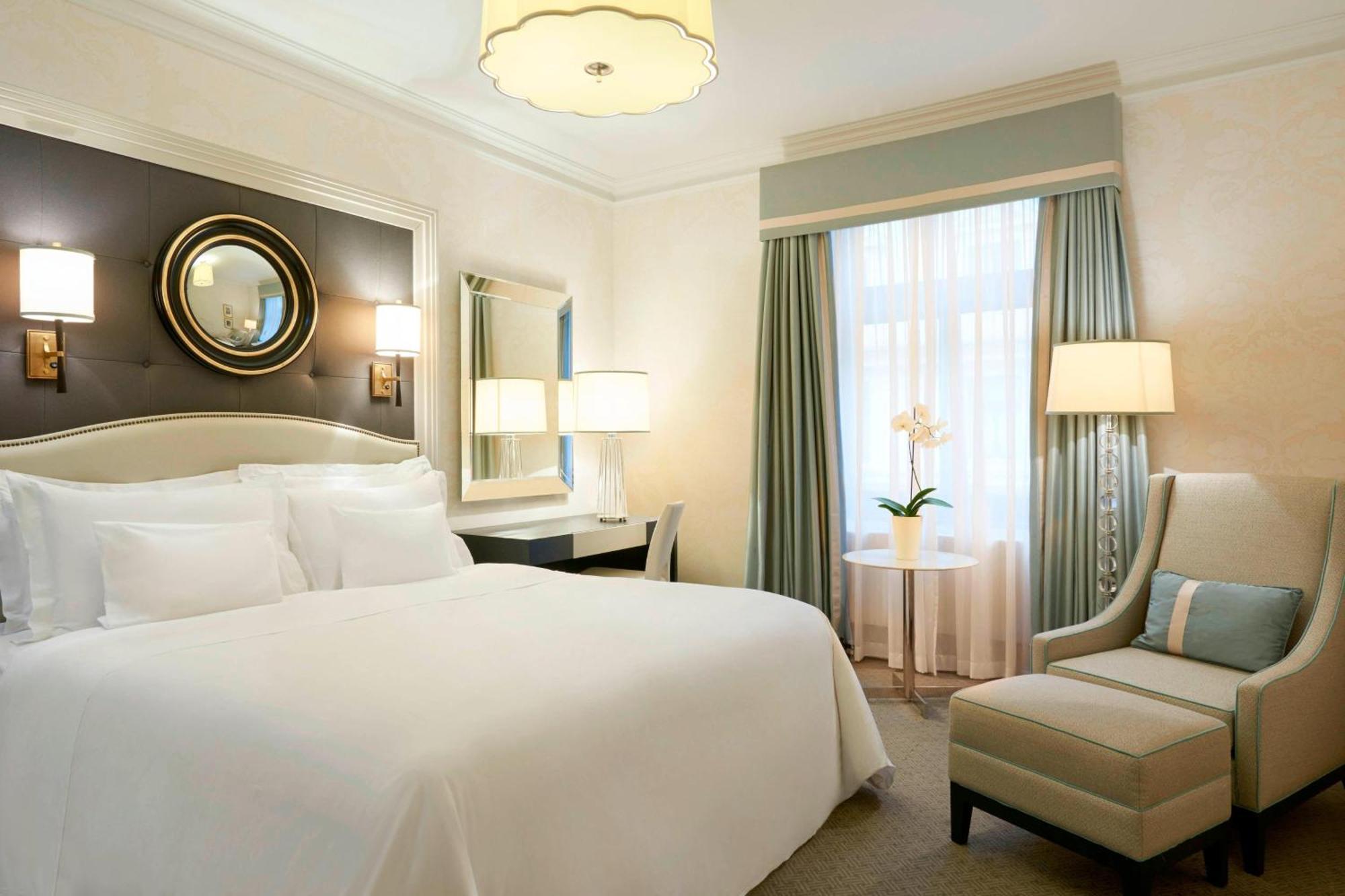 Hotel Bristol, A Luxury Collection Hotel, Warsaw Luaran gambar A room at the Waldorf Astoria Berlin
