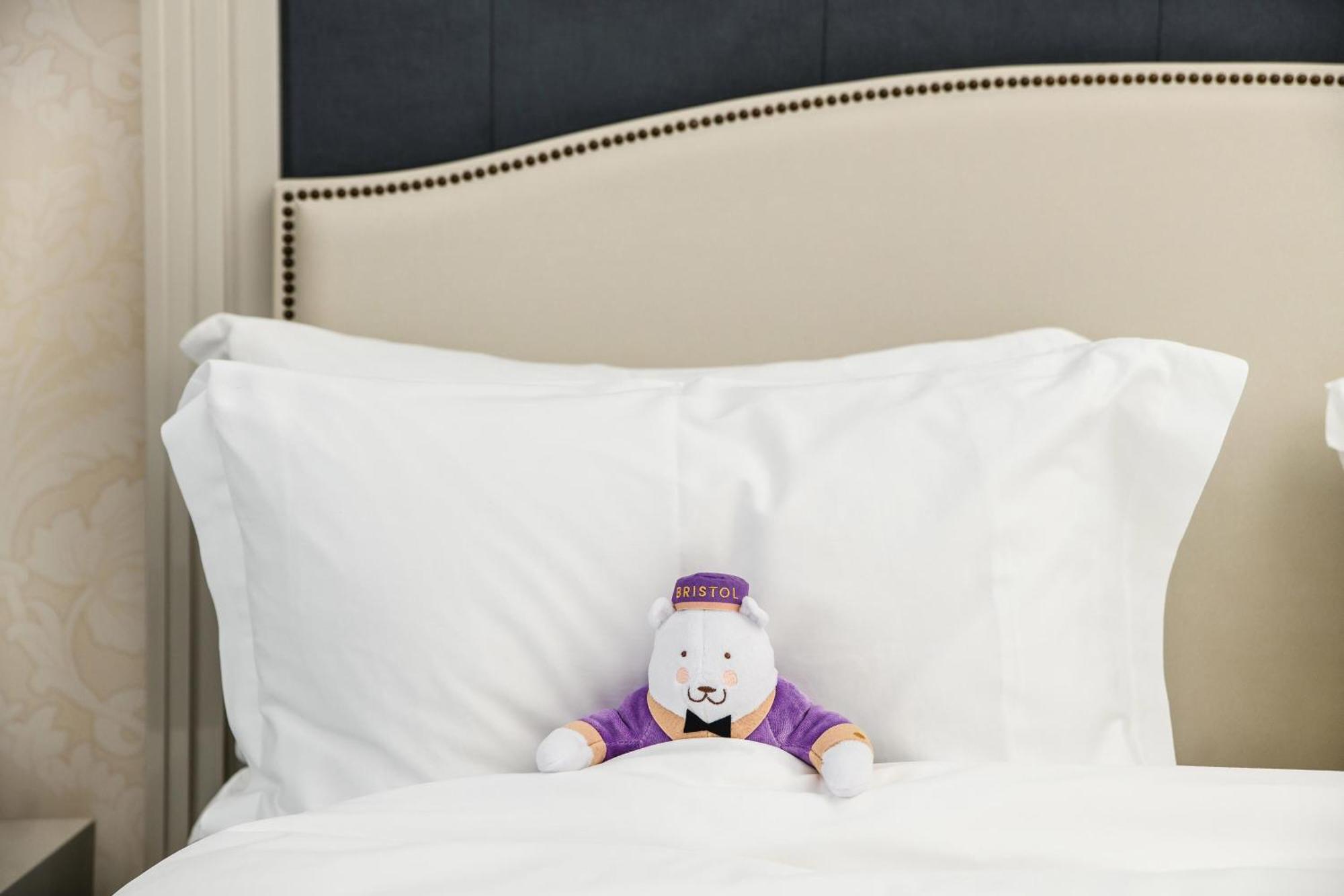Hotel Bristol, A Luxury Collection Hotel, Warsaw Luaran gambar The hotel's mascot, the "Purple Bear"